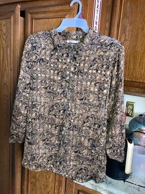 Button-Front Women's Blouse in Tan Swirl Print